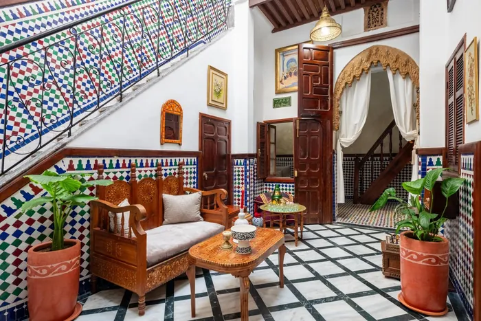 Le patio et l'escalier en zellige